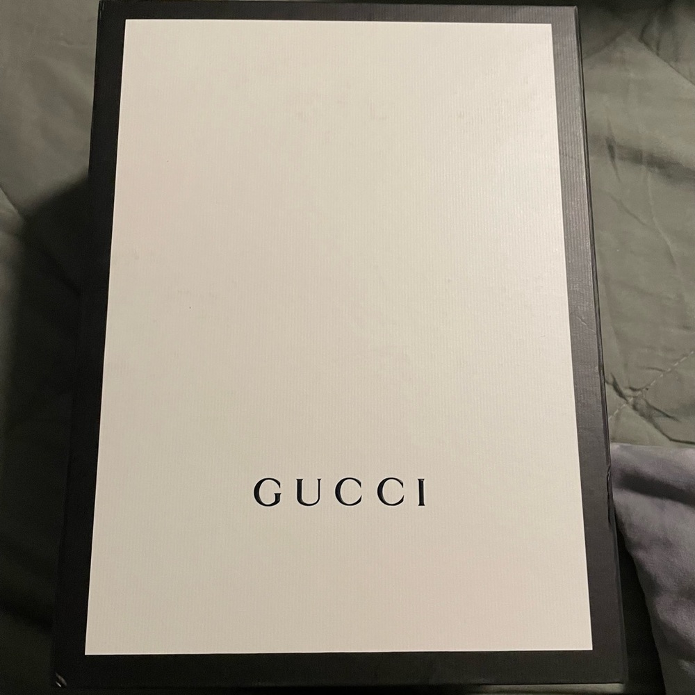 Gucci box 10.5x 7.5x 4.5 great condition